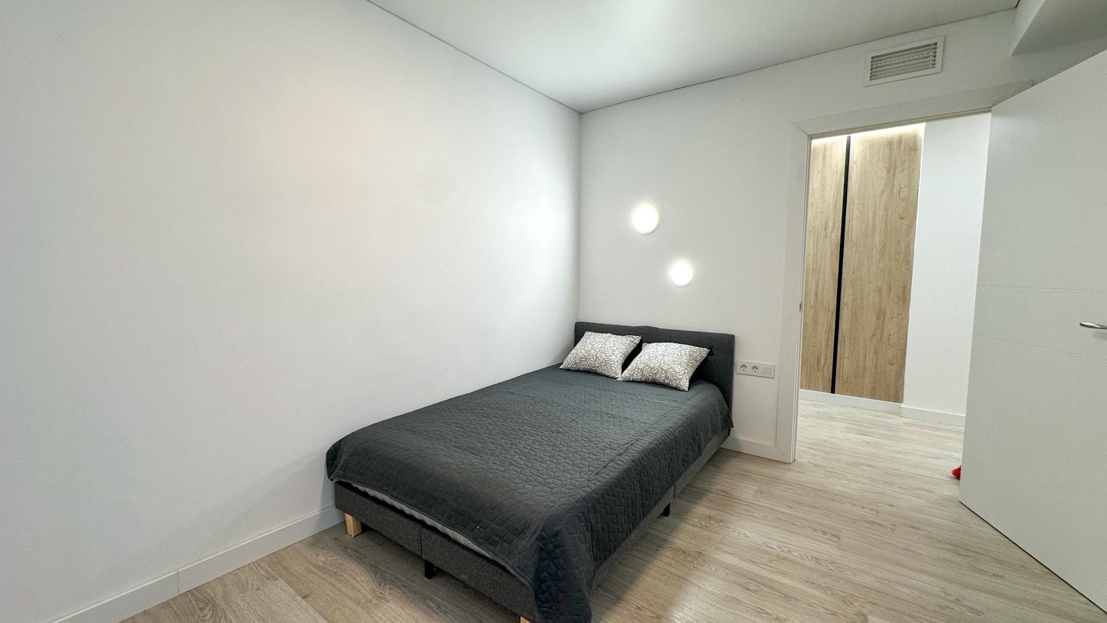 Master bedroom in apartment for sale in Torrevieja