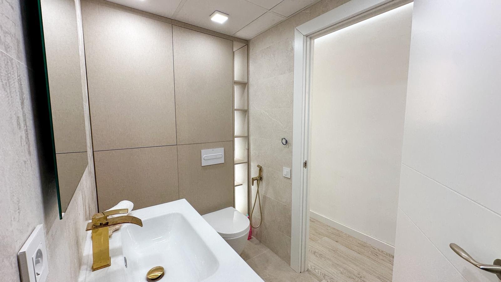Bedroom in apartment for sale in Torrevieja