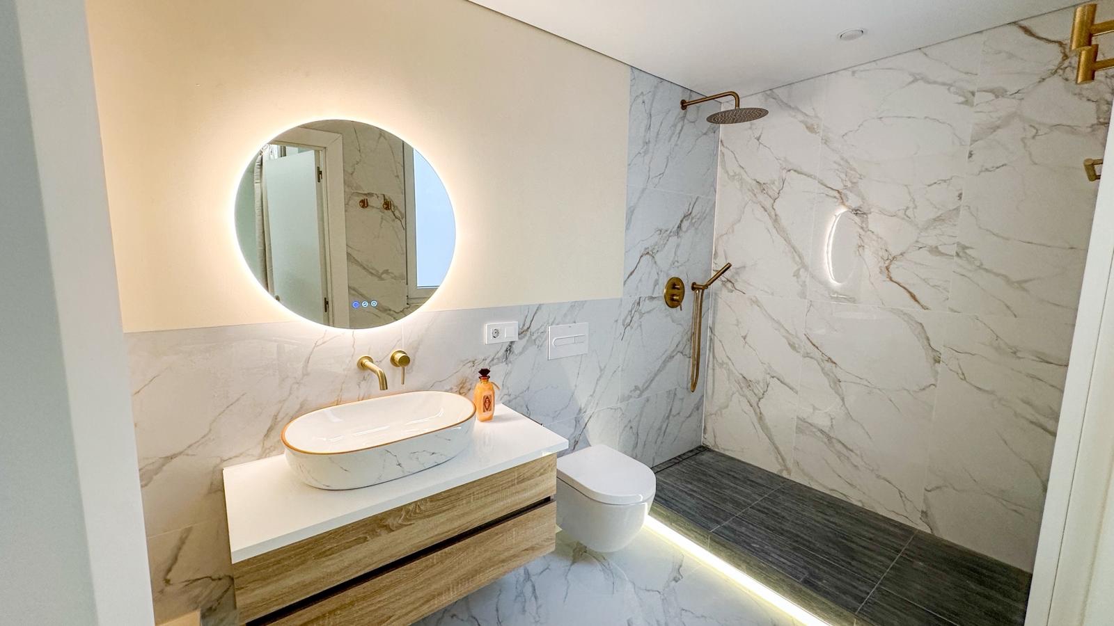 Bedroom in apartment for sale in Torrevieja