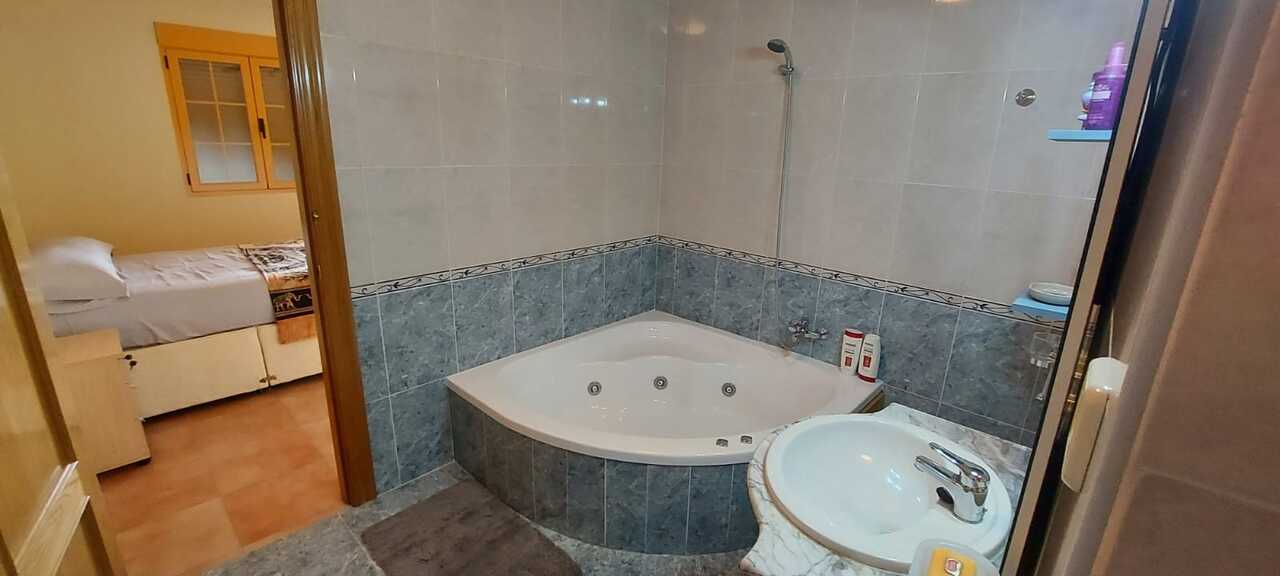 Bathroom in villa for sale in Murcia