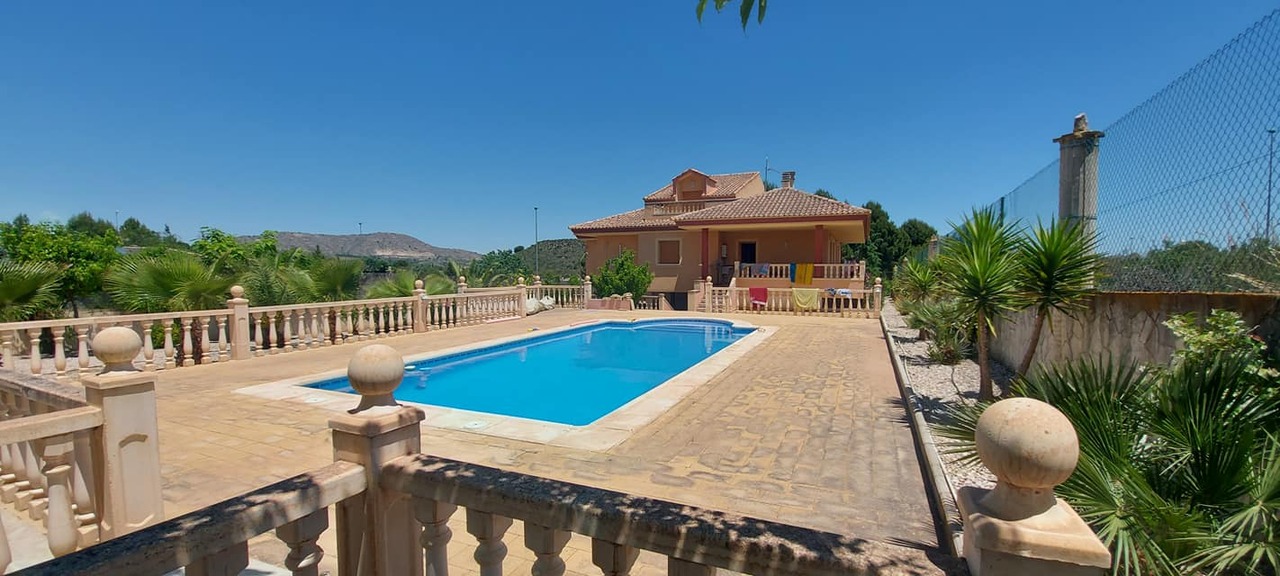 Terrace in villa for sale in Murcia