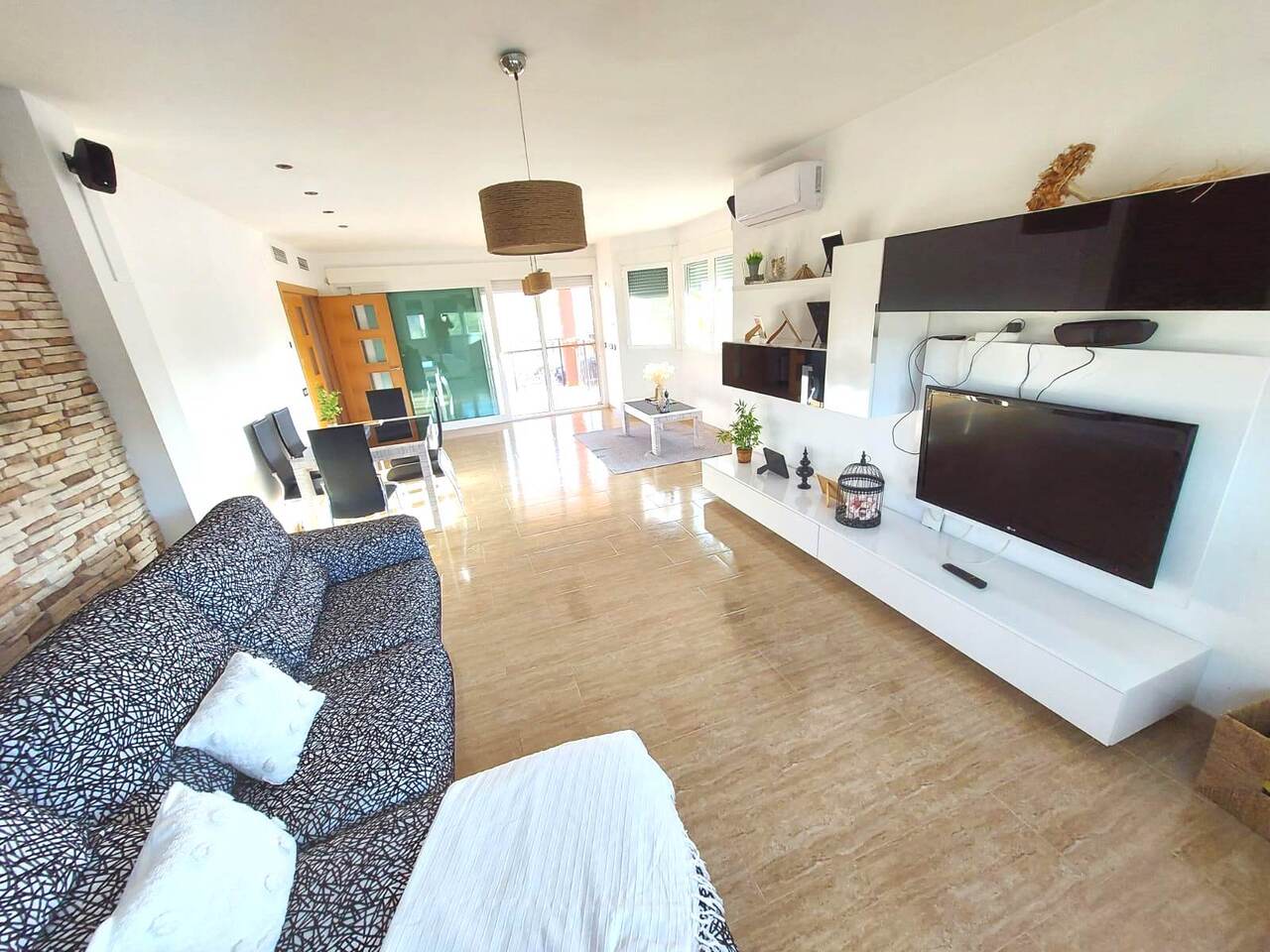 Bedroom in villa for sale in Murcia