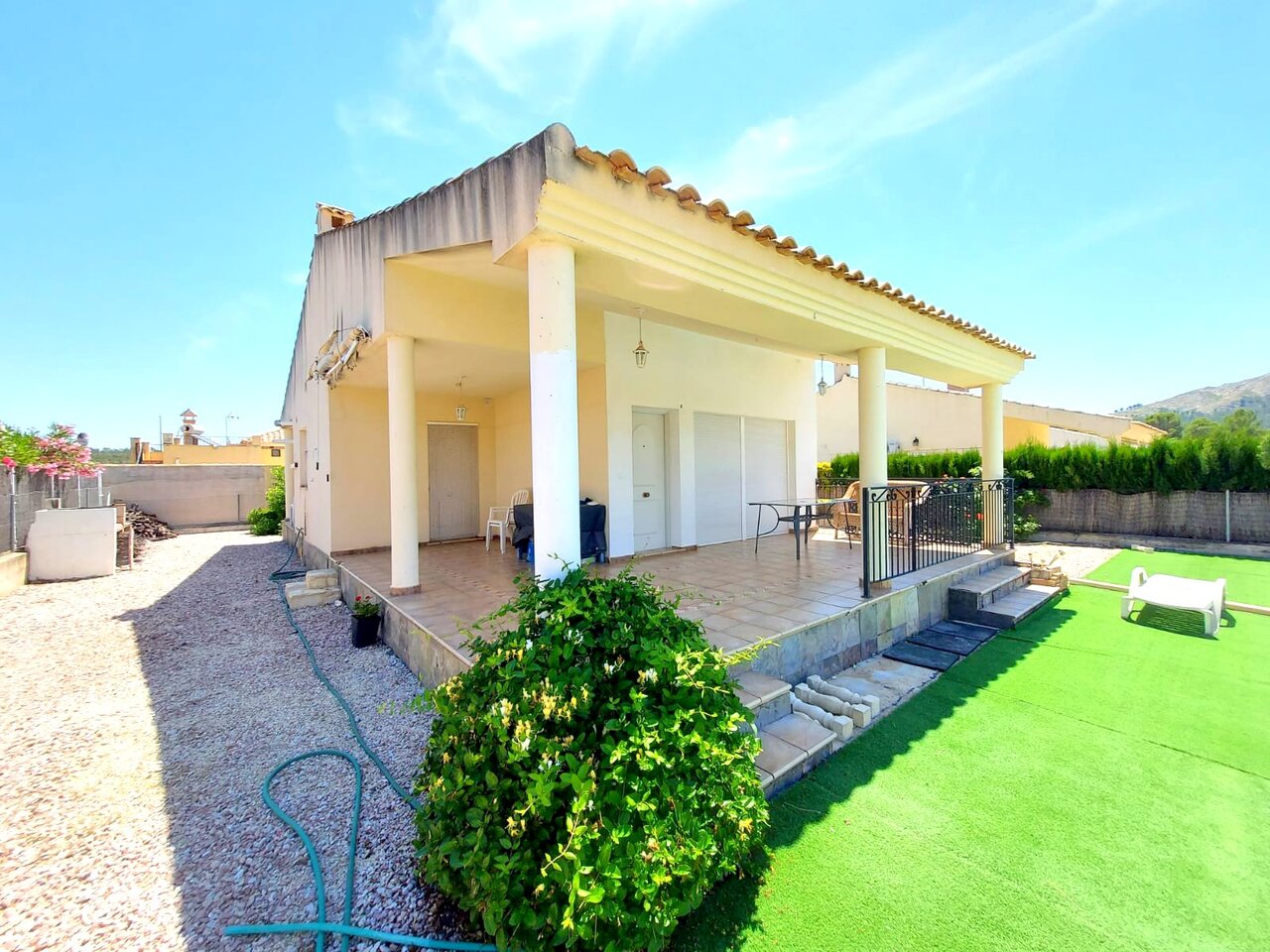 Dining area in villa for sale in Murcia