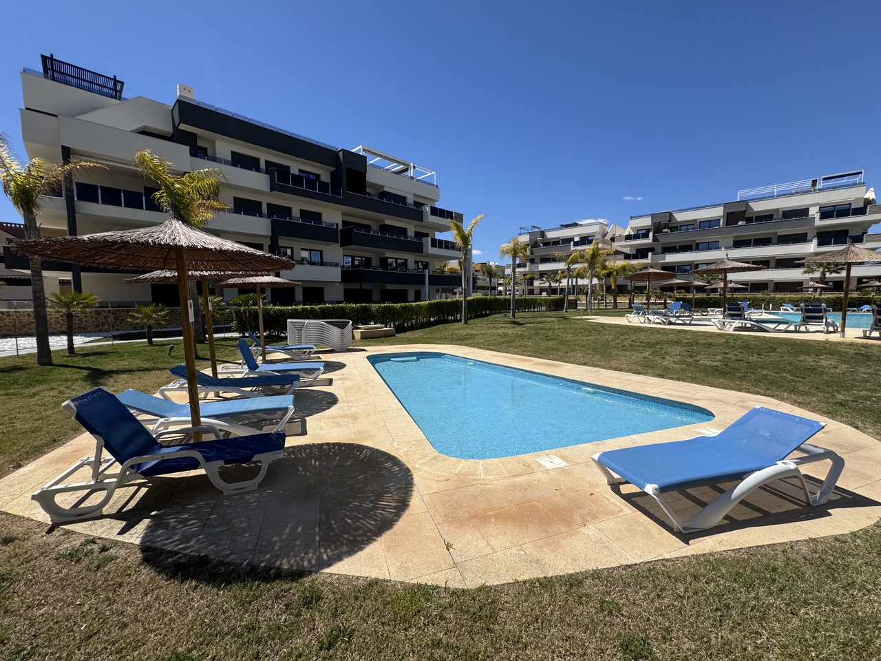Bedroom in apartment for sale in Playa Flamenca