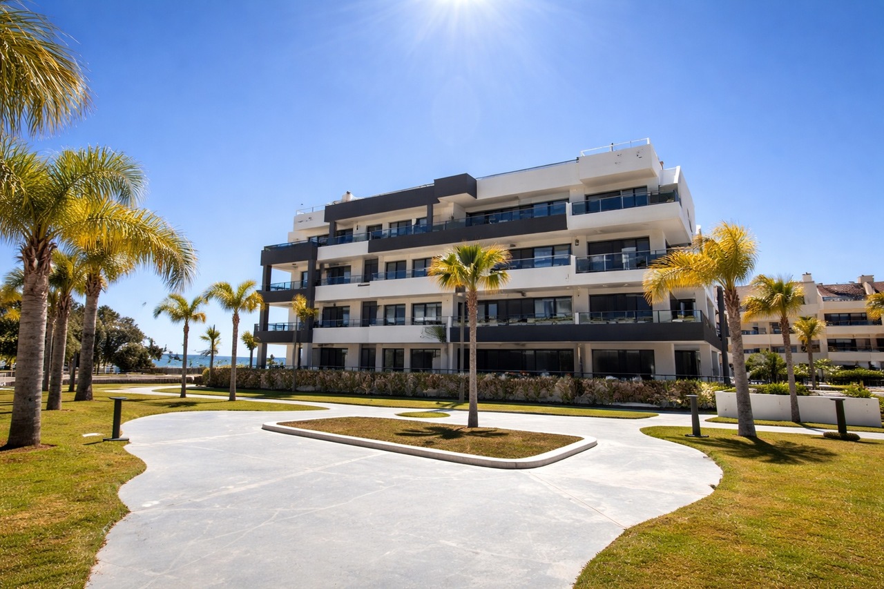 Ekskluzīvs trīsistabas dzīvoklis ar jūras noraugām Playa Flamencai – Amanecer Deluxe
