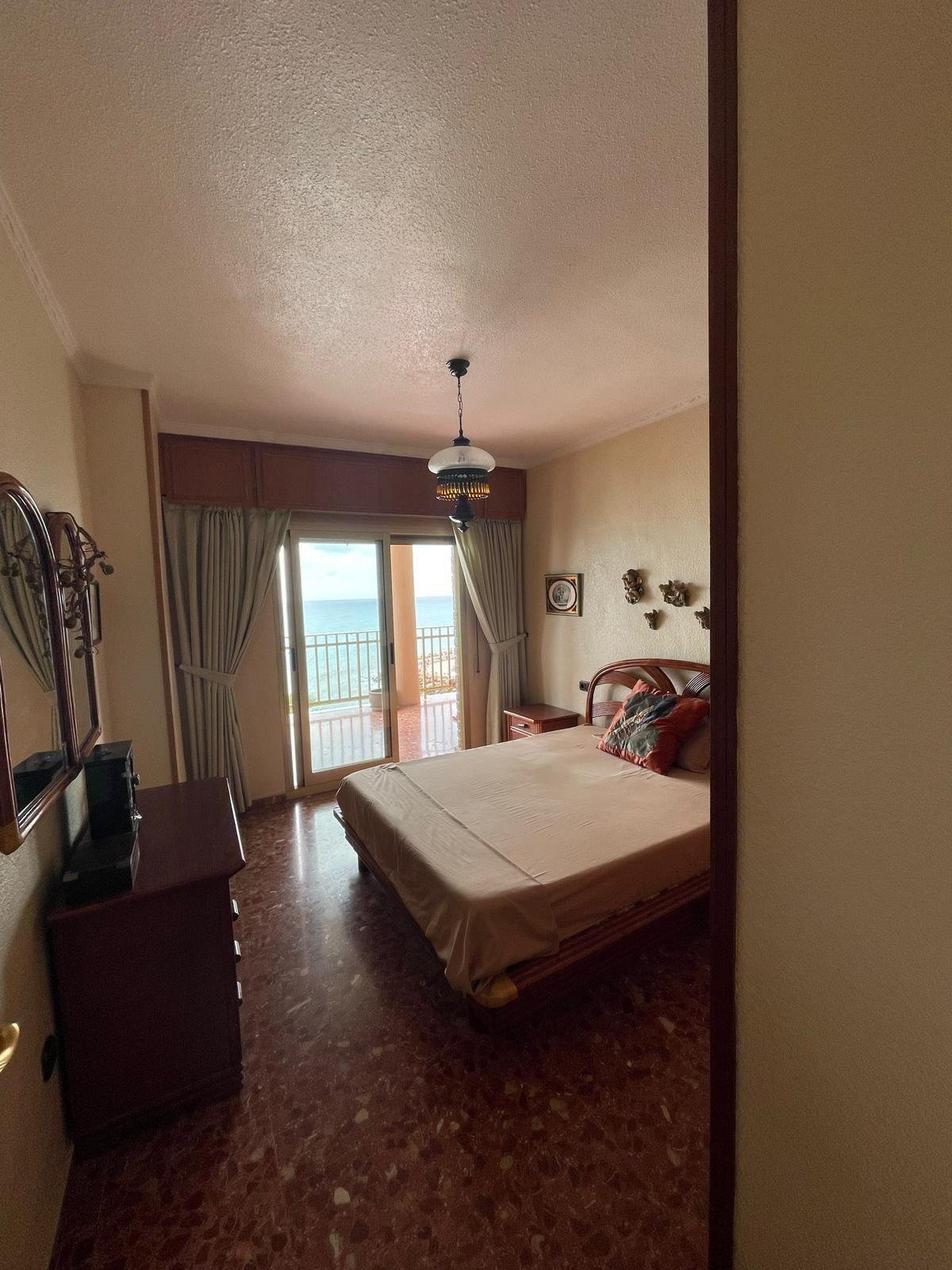 Bedroom in apartment for sale in Torrevieja