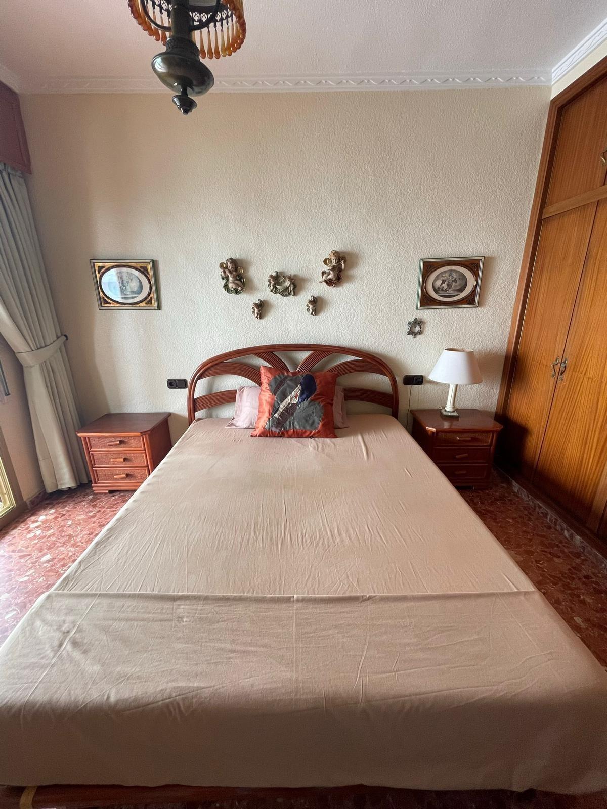 Master bedroom in apartment for sale in Torrevieja