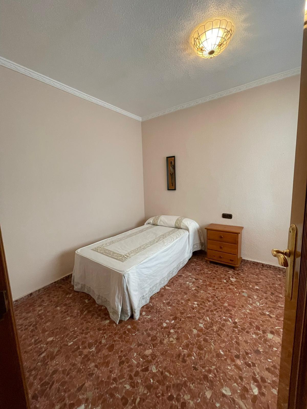 Bedroom in apartment for sale in Torrevieja