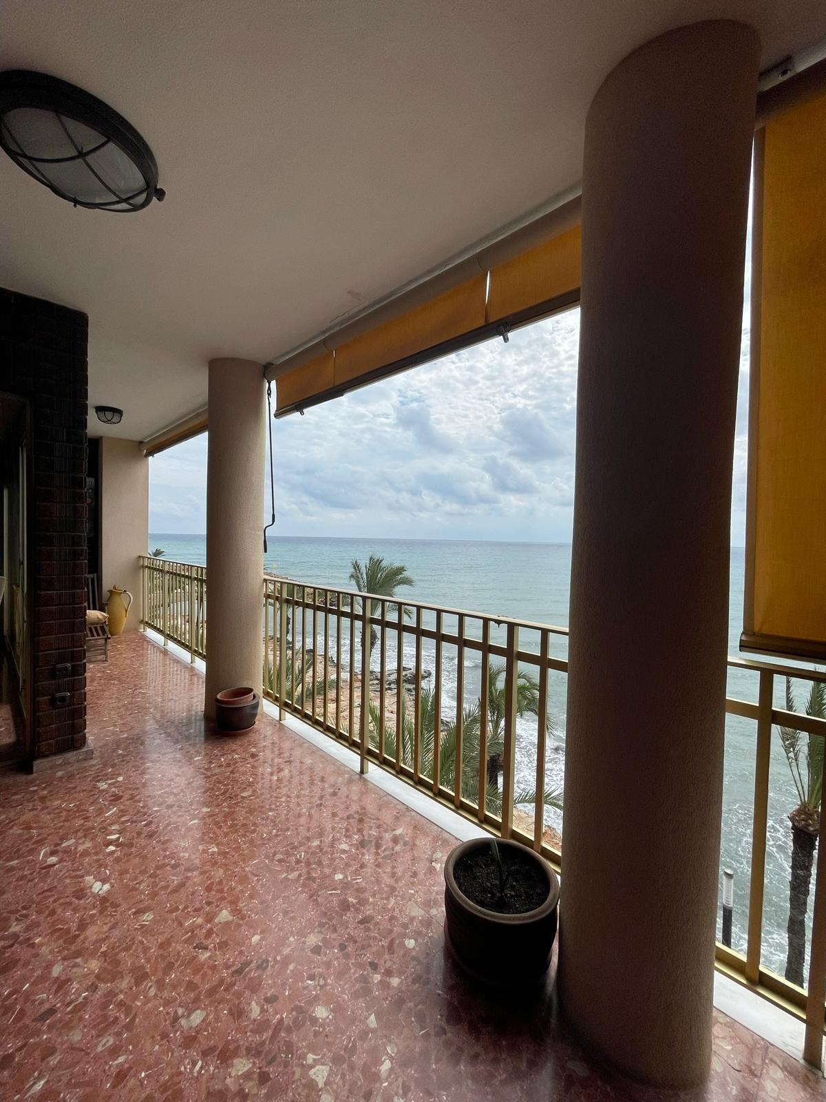 Bedroom in apartment for sale in Torrevieja