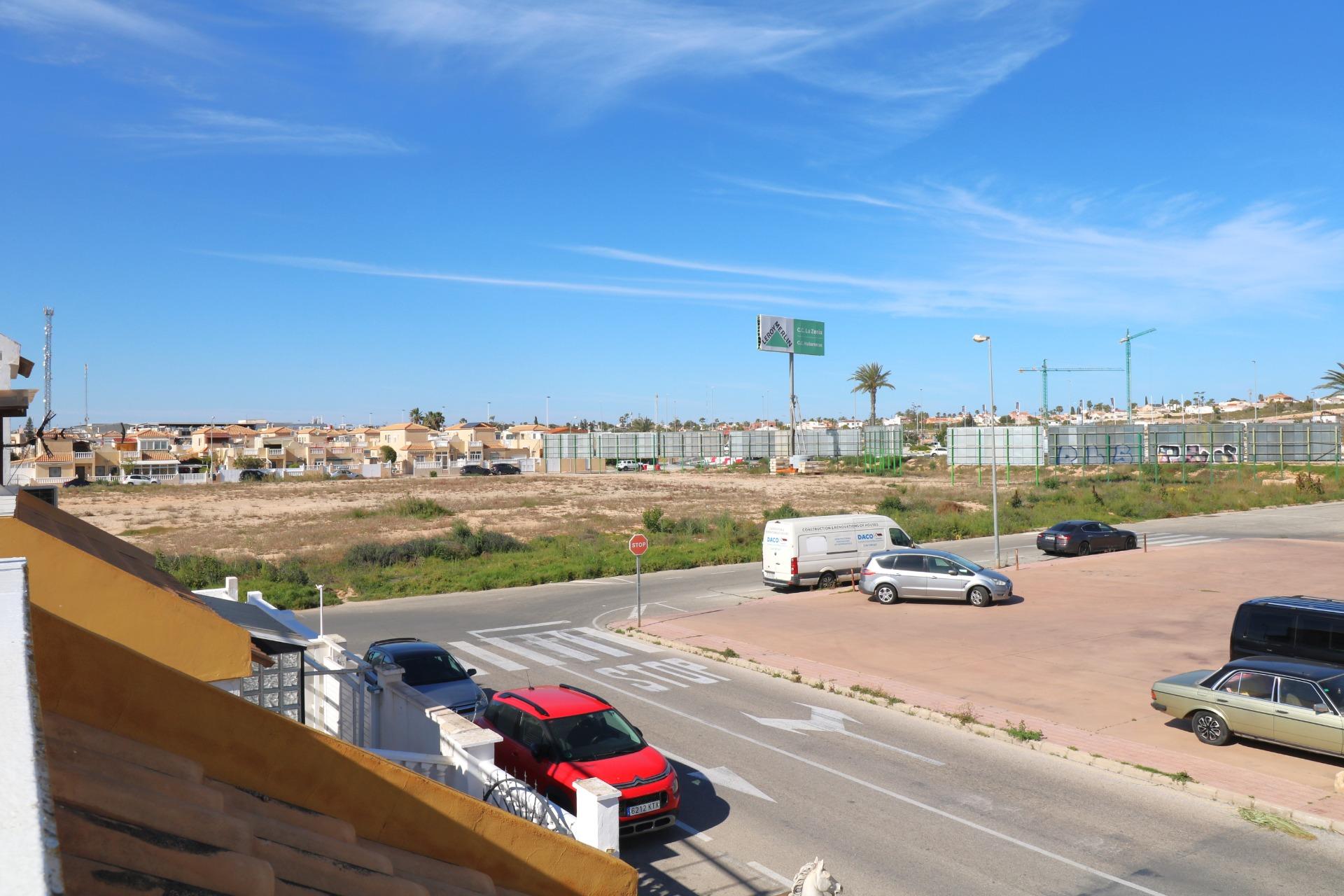Garden in bungalow for sale in Torrevieja