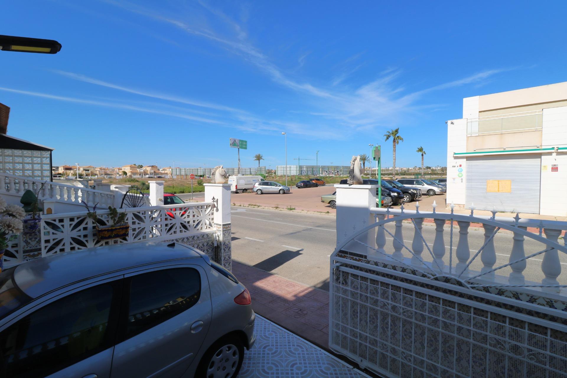 Garden in bungalow for sale in Torrevieja