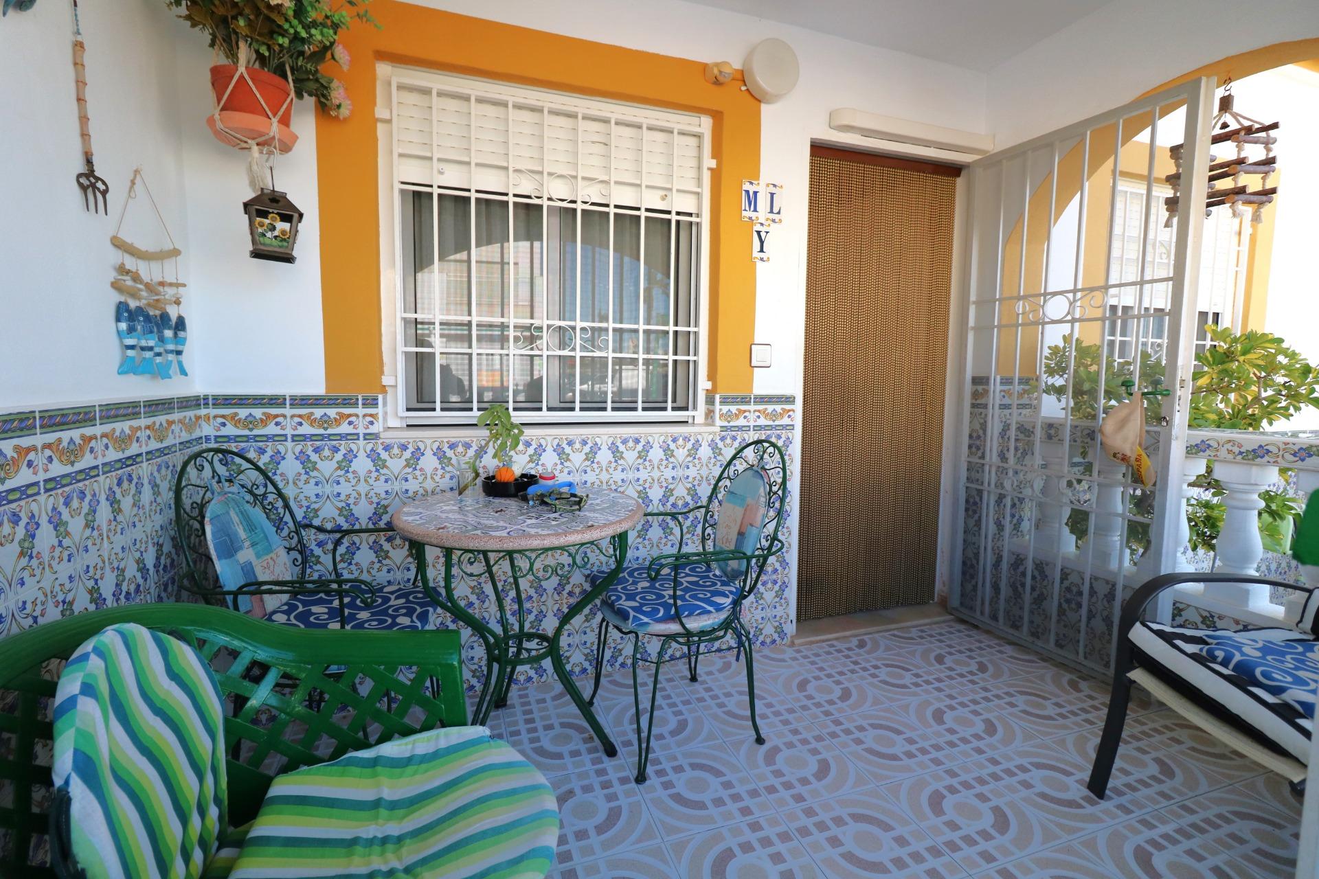 Terrace in bungalow for sale in Torrevieja