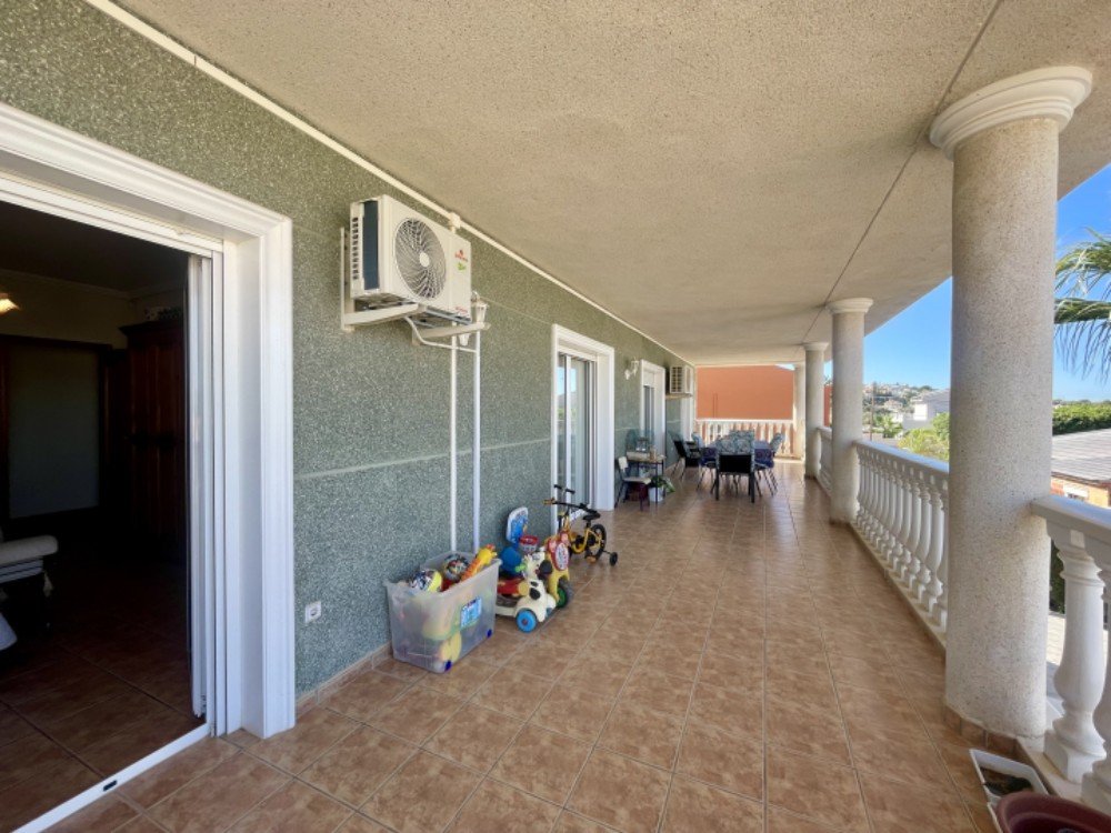 Terrace in villa for sale in Ciudad Quesada