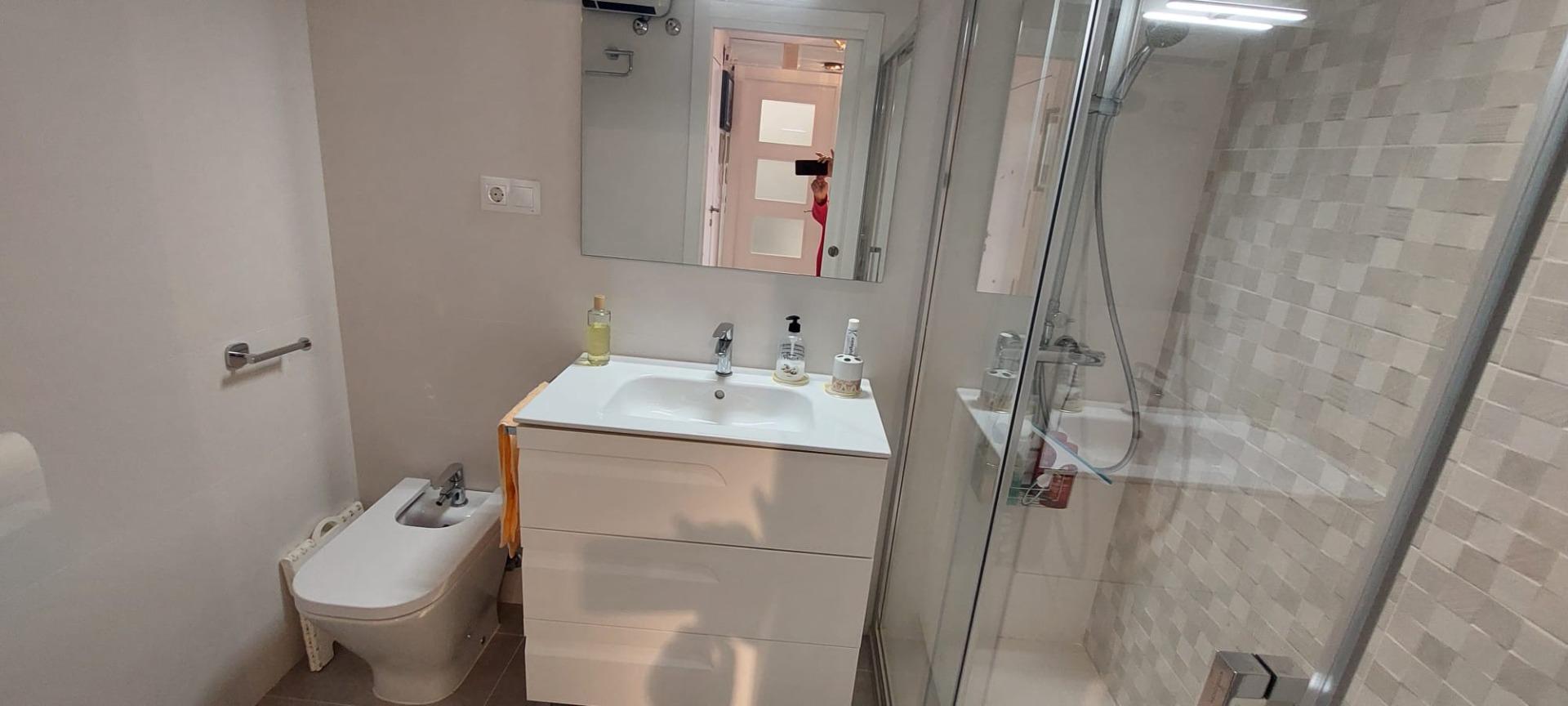 Bedroom in apartment for sale in Benidorm