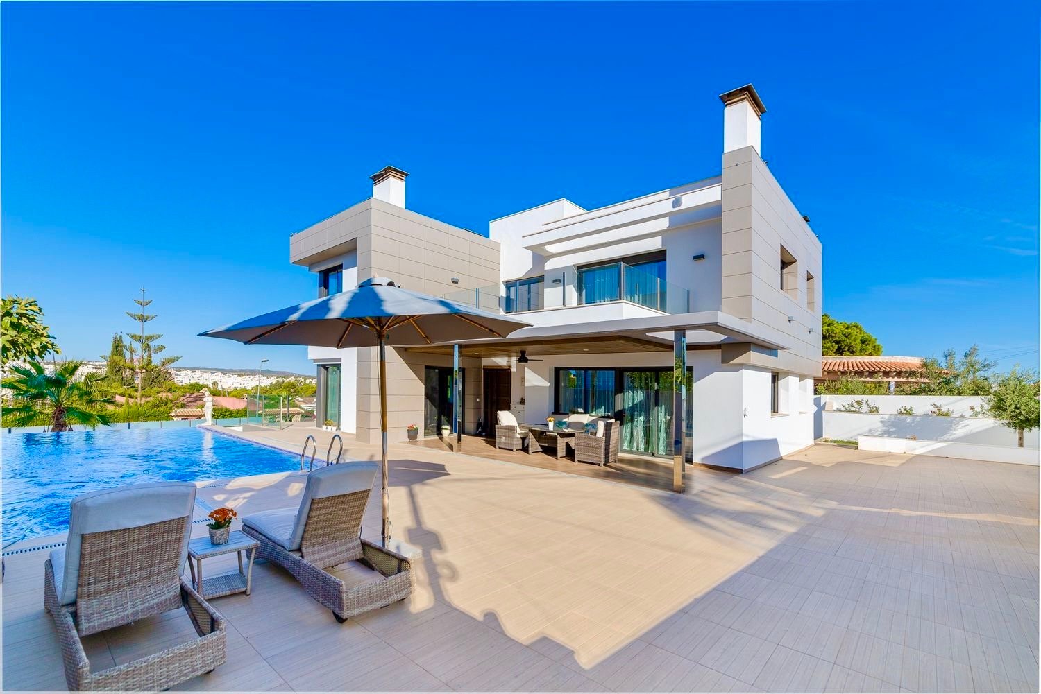 Bathroom in villa for sale in Torrevieja