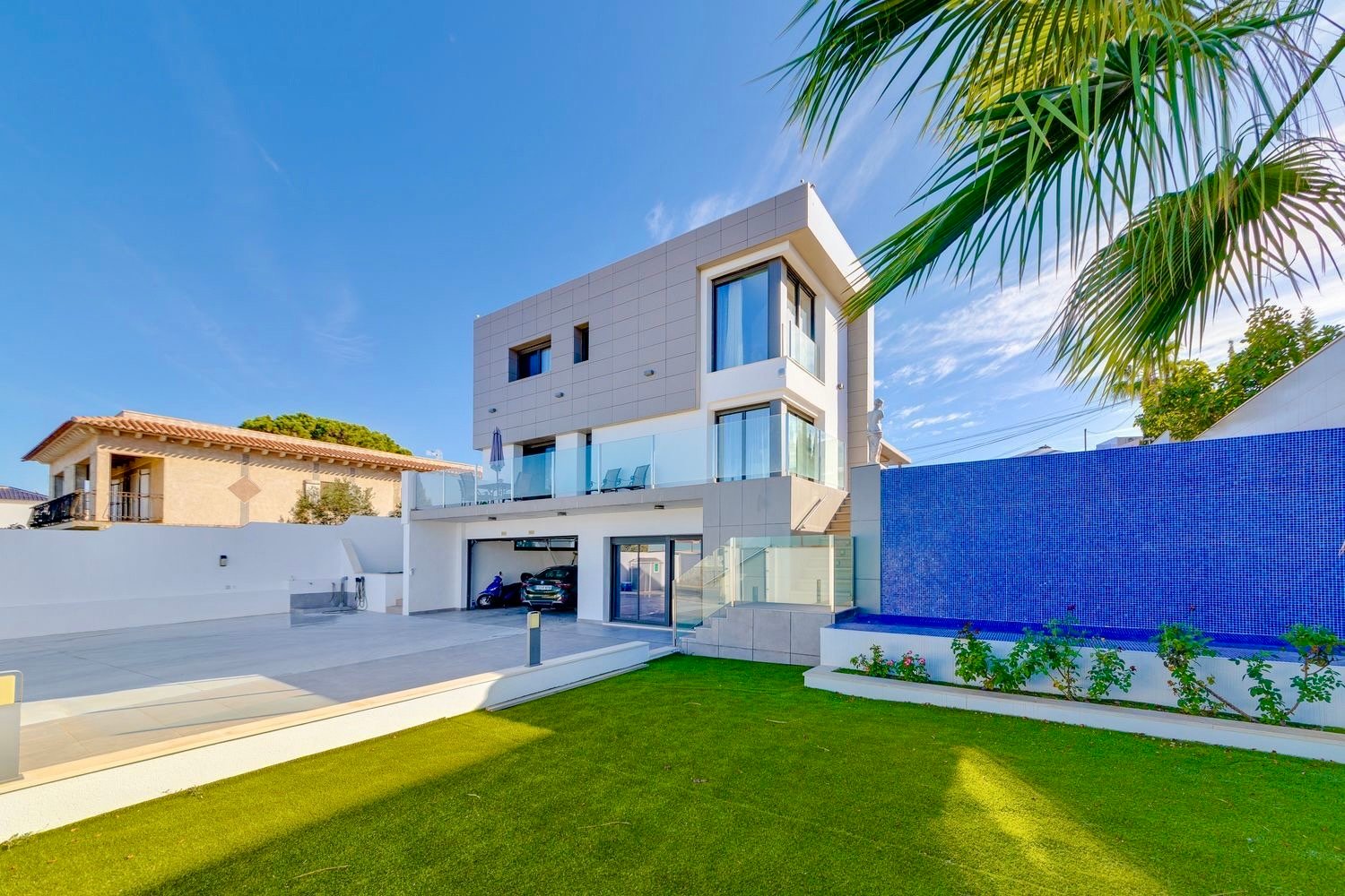 Exterior view in villa for sale in Torrevieja