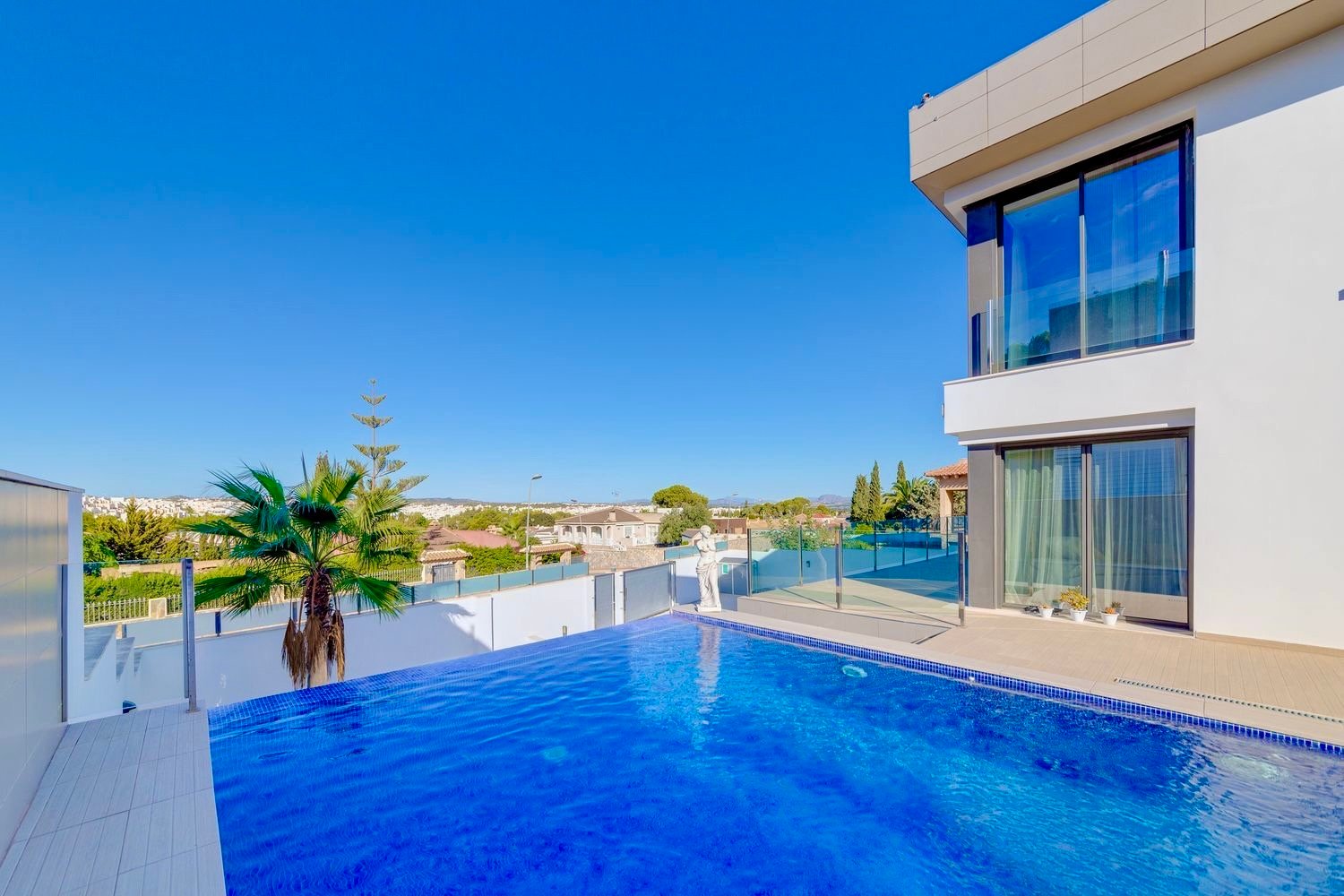 Living room in villa for sale in Torrevieja
