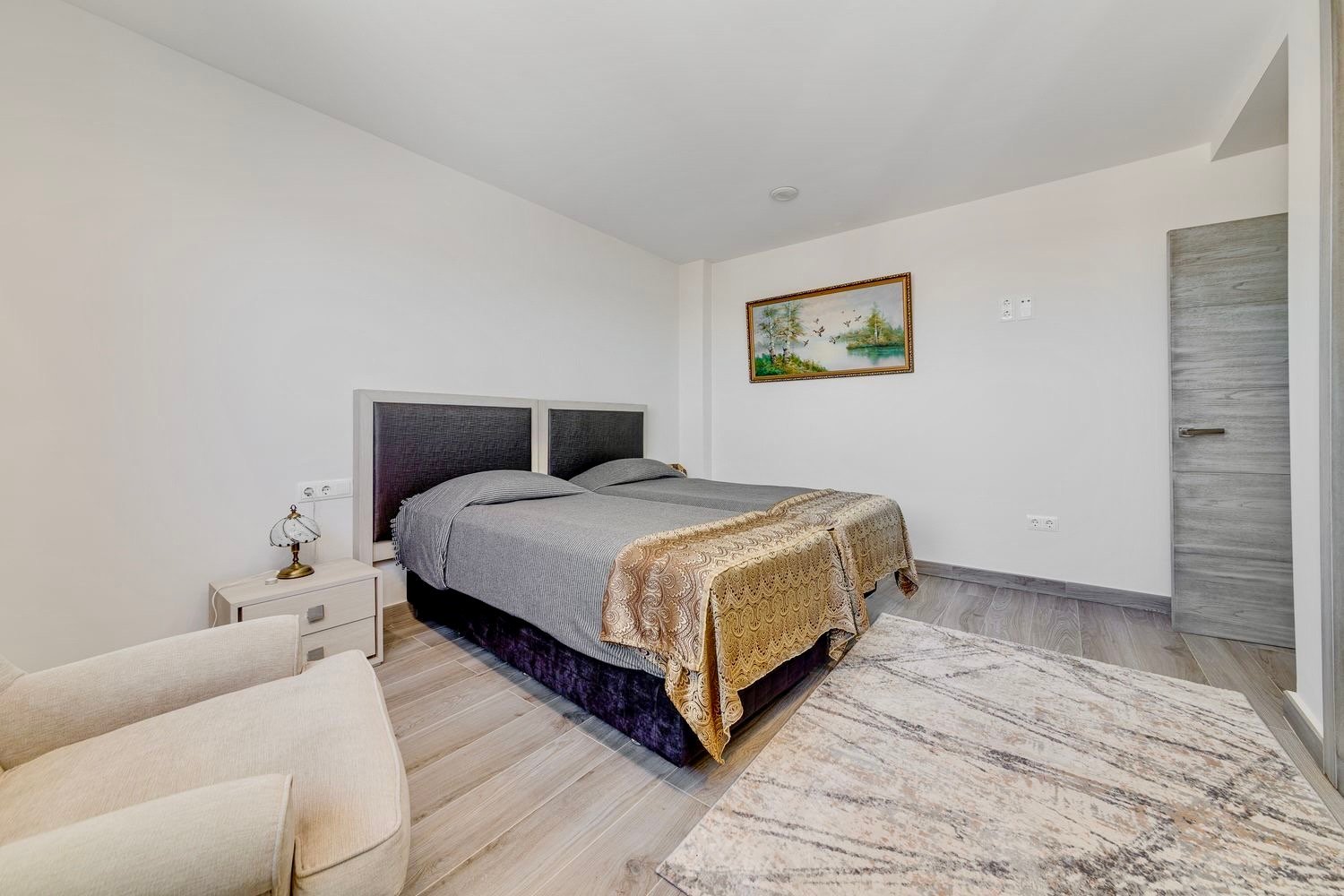 Bedroom in villa for sale in Torrevieja