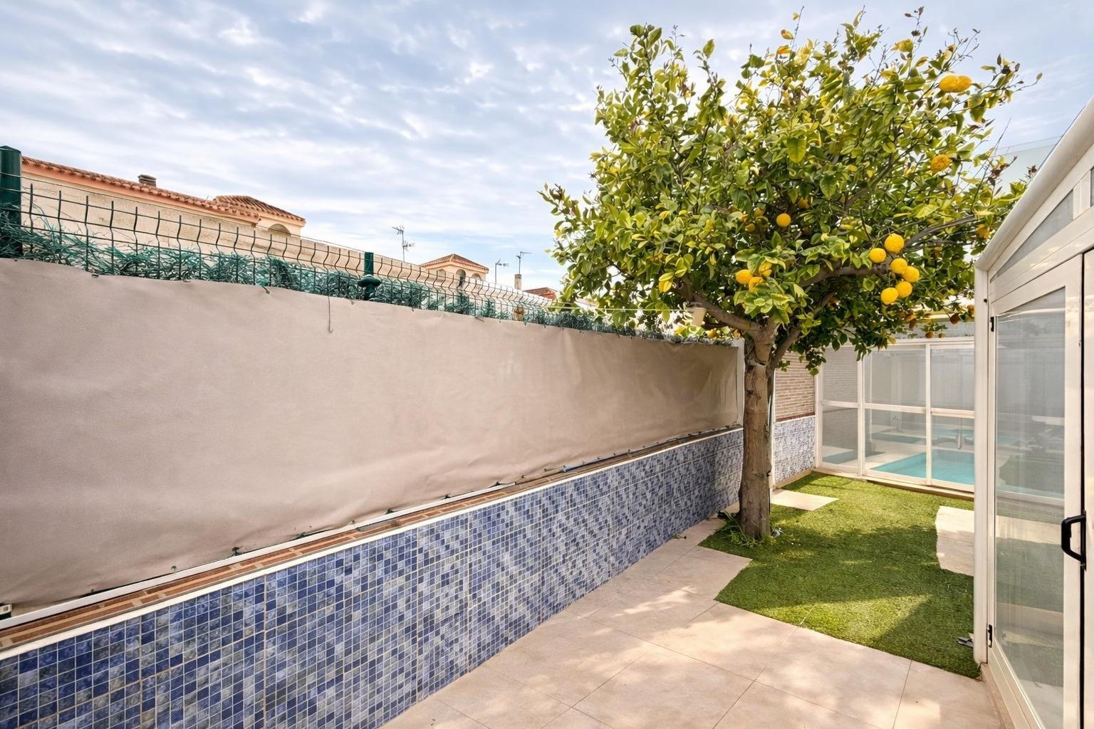 Garden in villa for sale in Lo Pagan