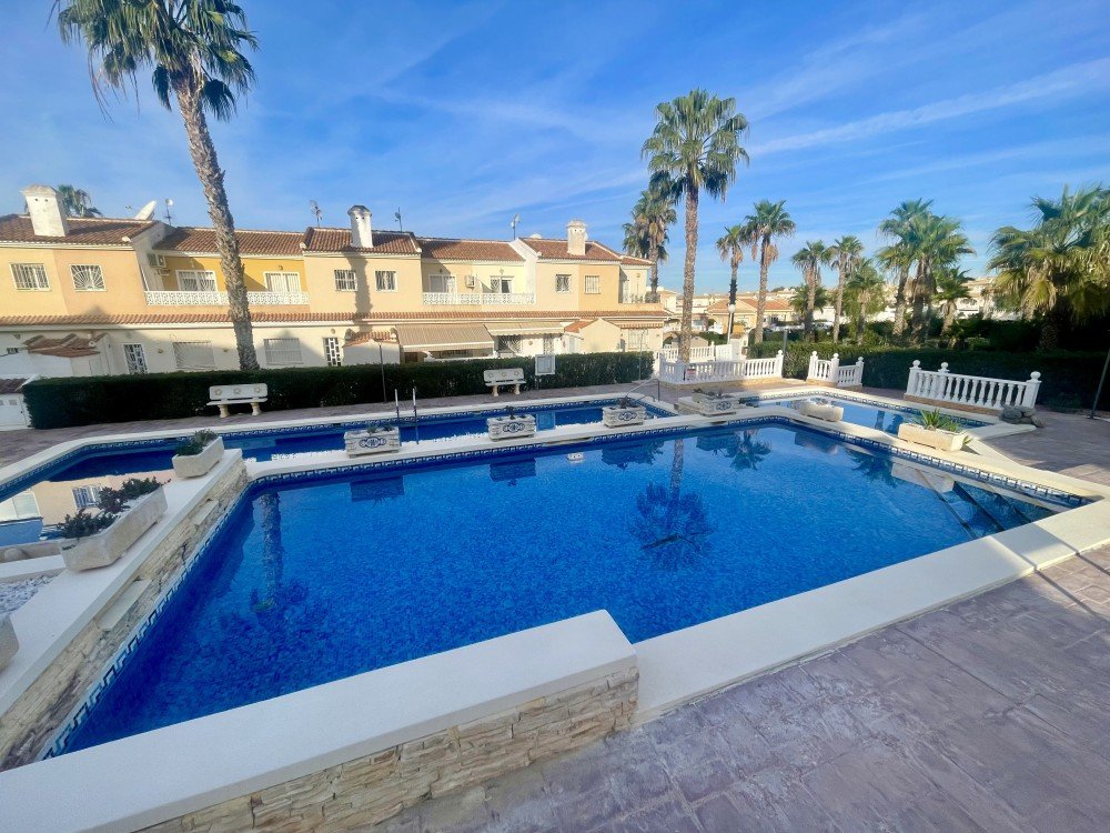 Garden in bungalow for sale in Benijofar
