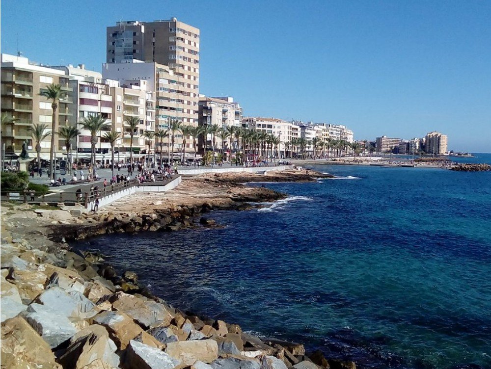 Master bedroom in apartment for sale in Torrevieja