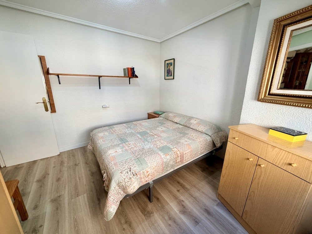 Living room in apartment for sale in Elche