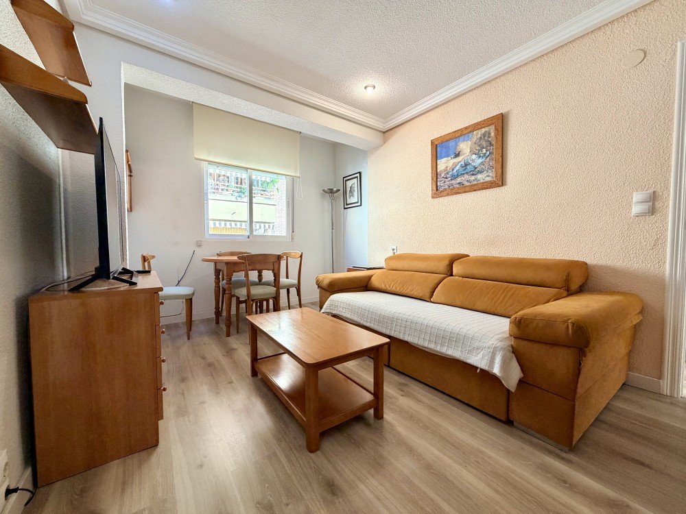Master bedroom in apartment for sale in Elche