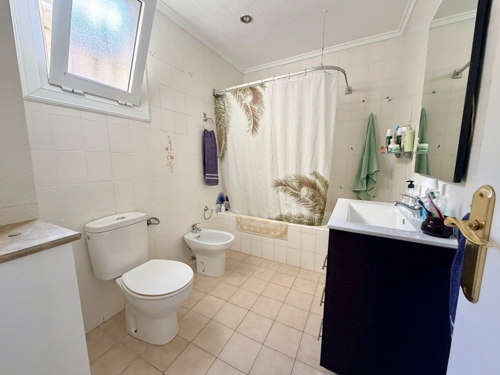 Pool area in apartment for sale in Elche