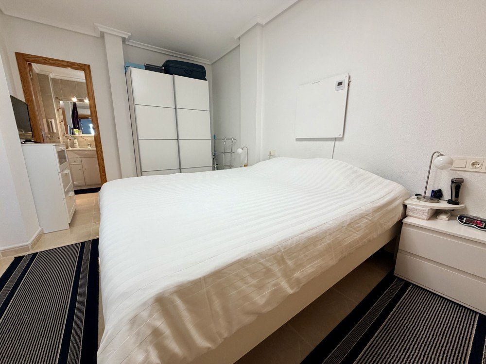 Bedroom in apartment for sale in San Fulgencio