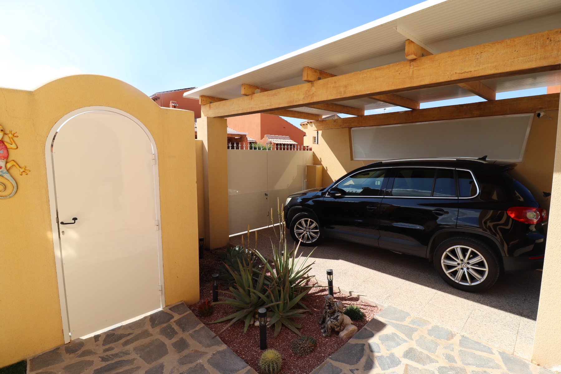 Pool area in villa for sale in Fortuna