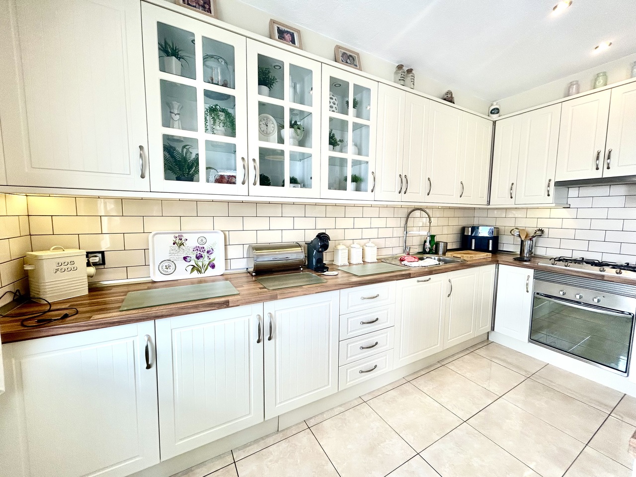 Dining area in villa for sale in Villamartin