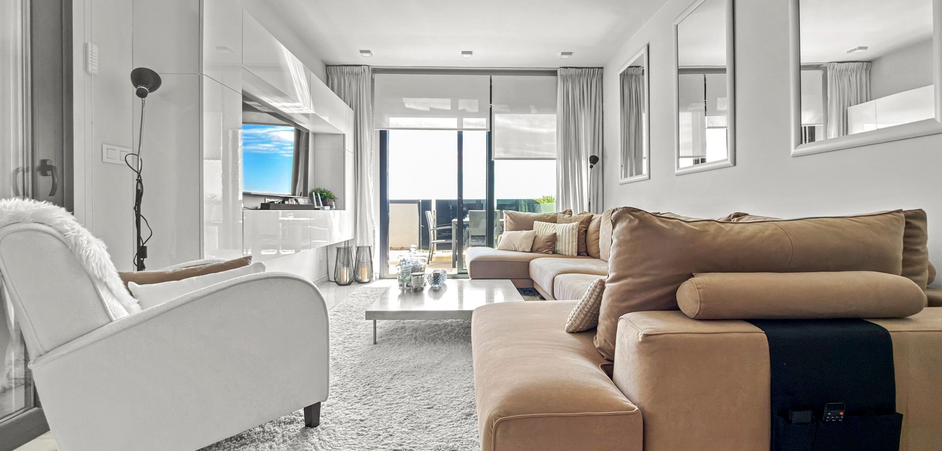 Step into refined coastal living with this exceptional 3-bedroom, 2-bathroom apartment, ideally loca