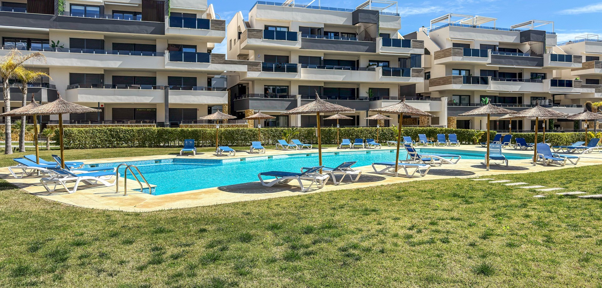 Bedroom in apartment for sale in Orihuela Costa