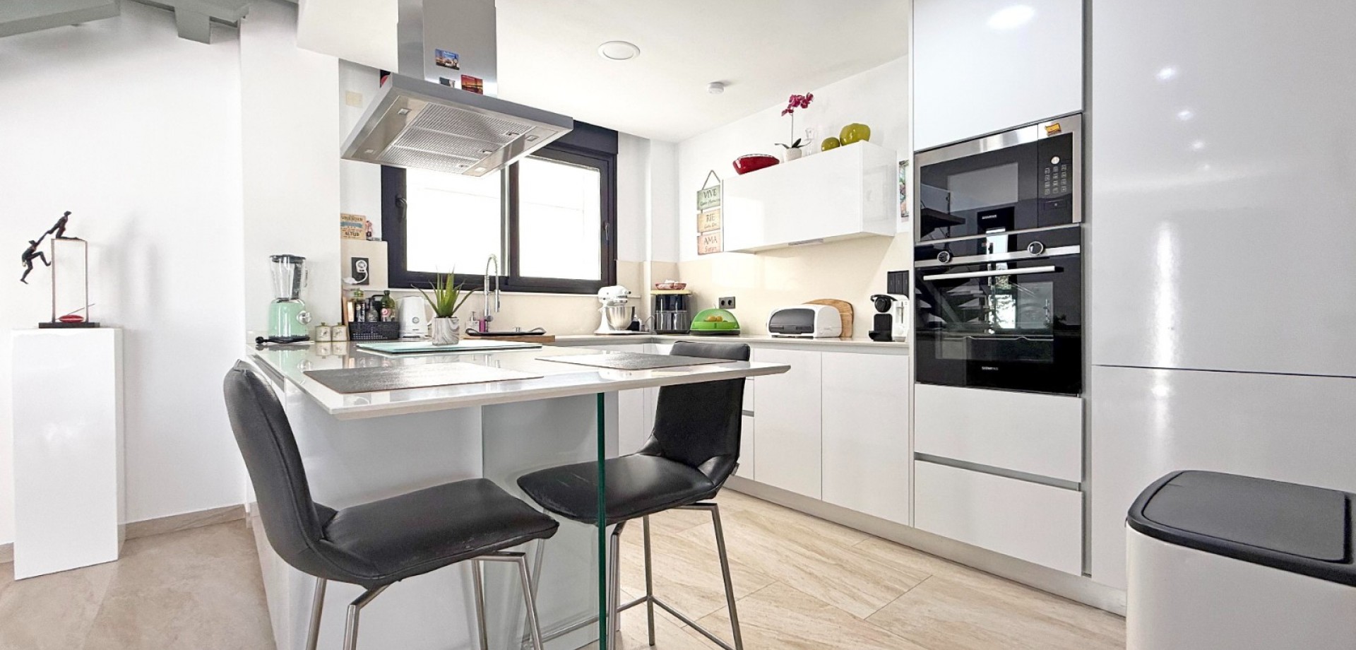 Terrace in villa for sale in Orihuela Costa