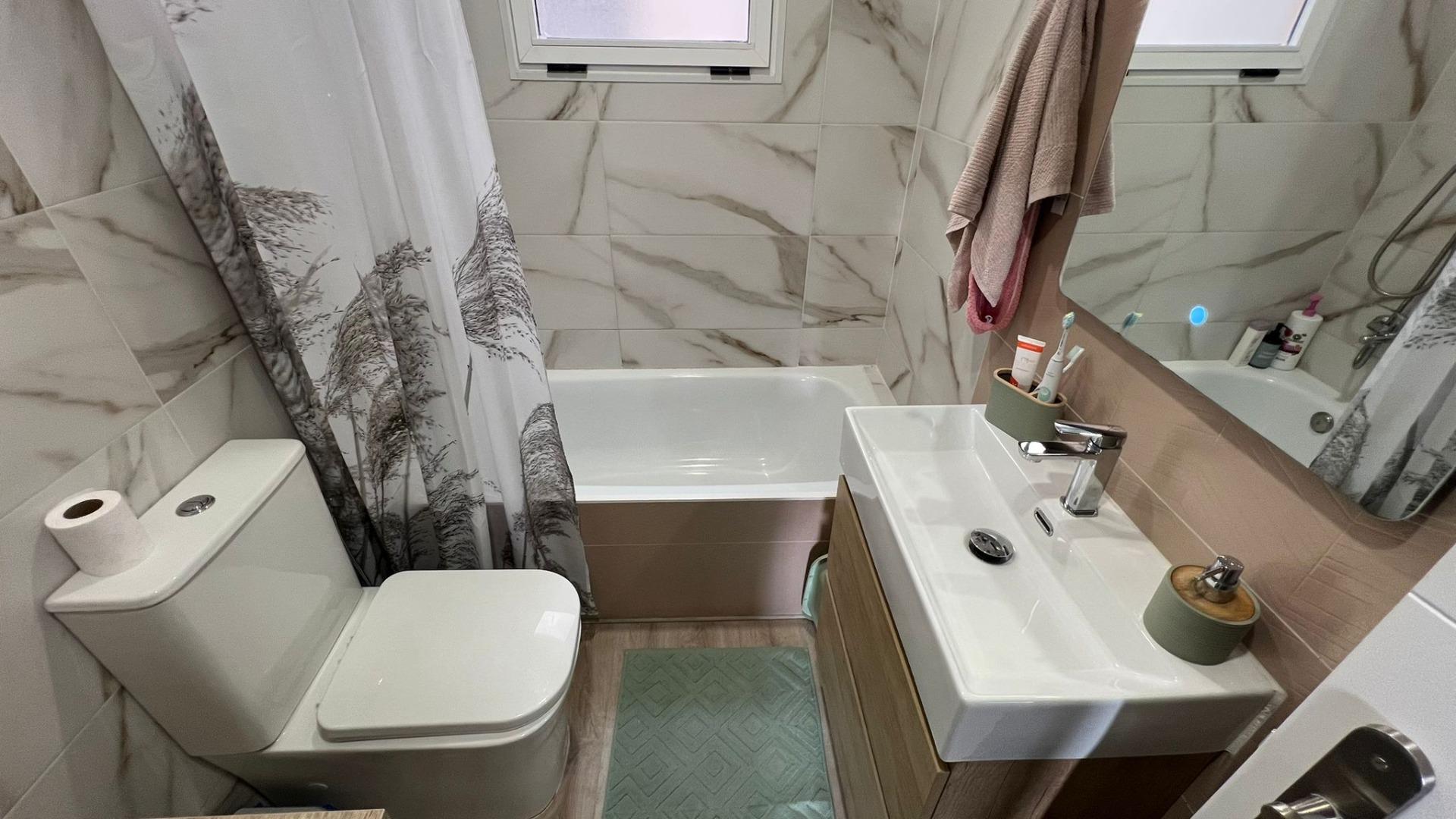Bedroom in apartment for sale in Torrevieja