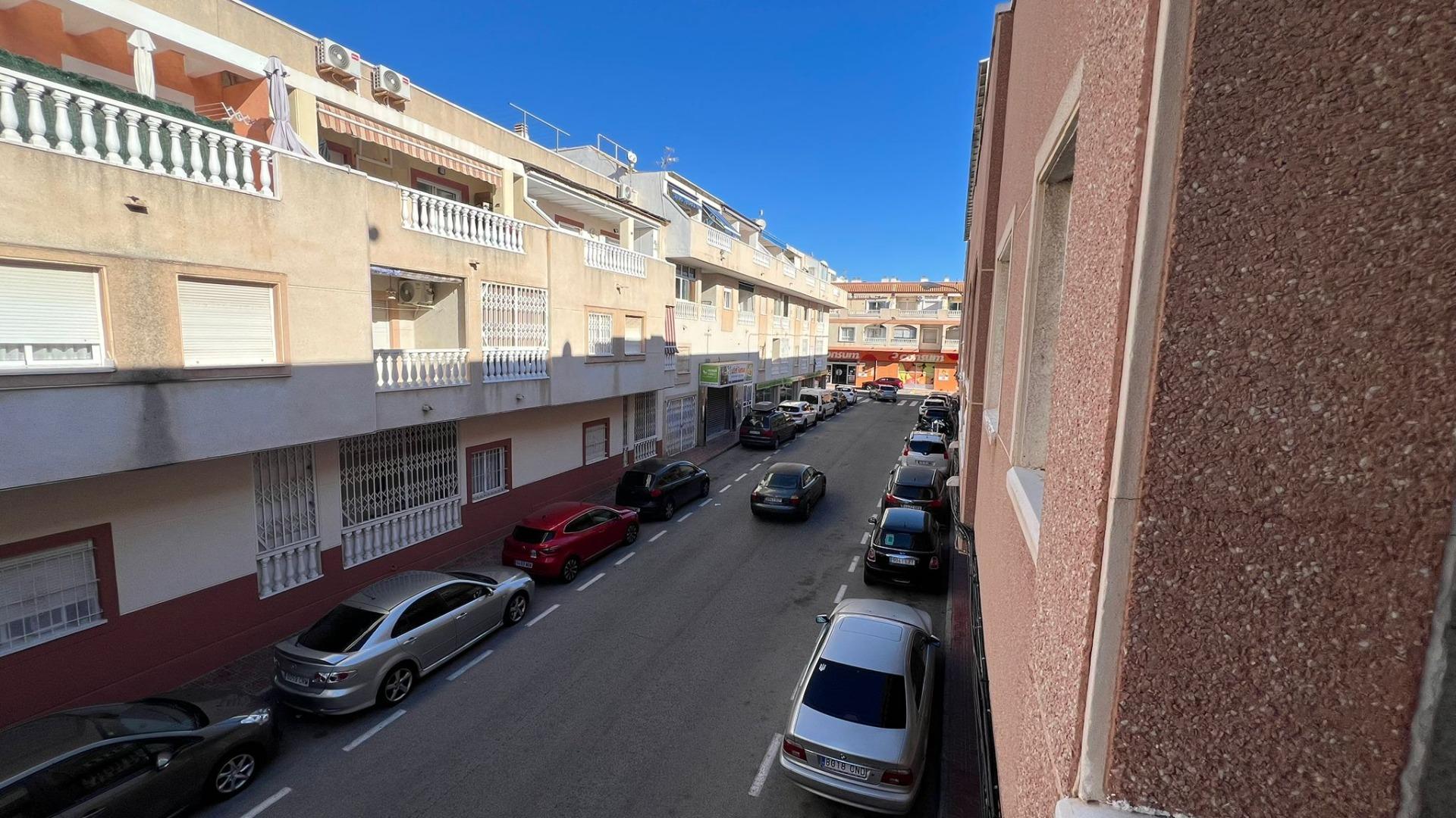 Bedroom in apartment for sale in Torrevieja