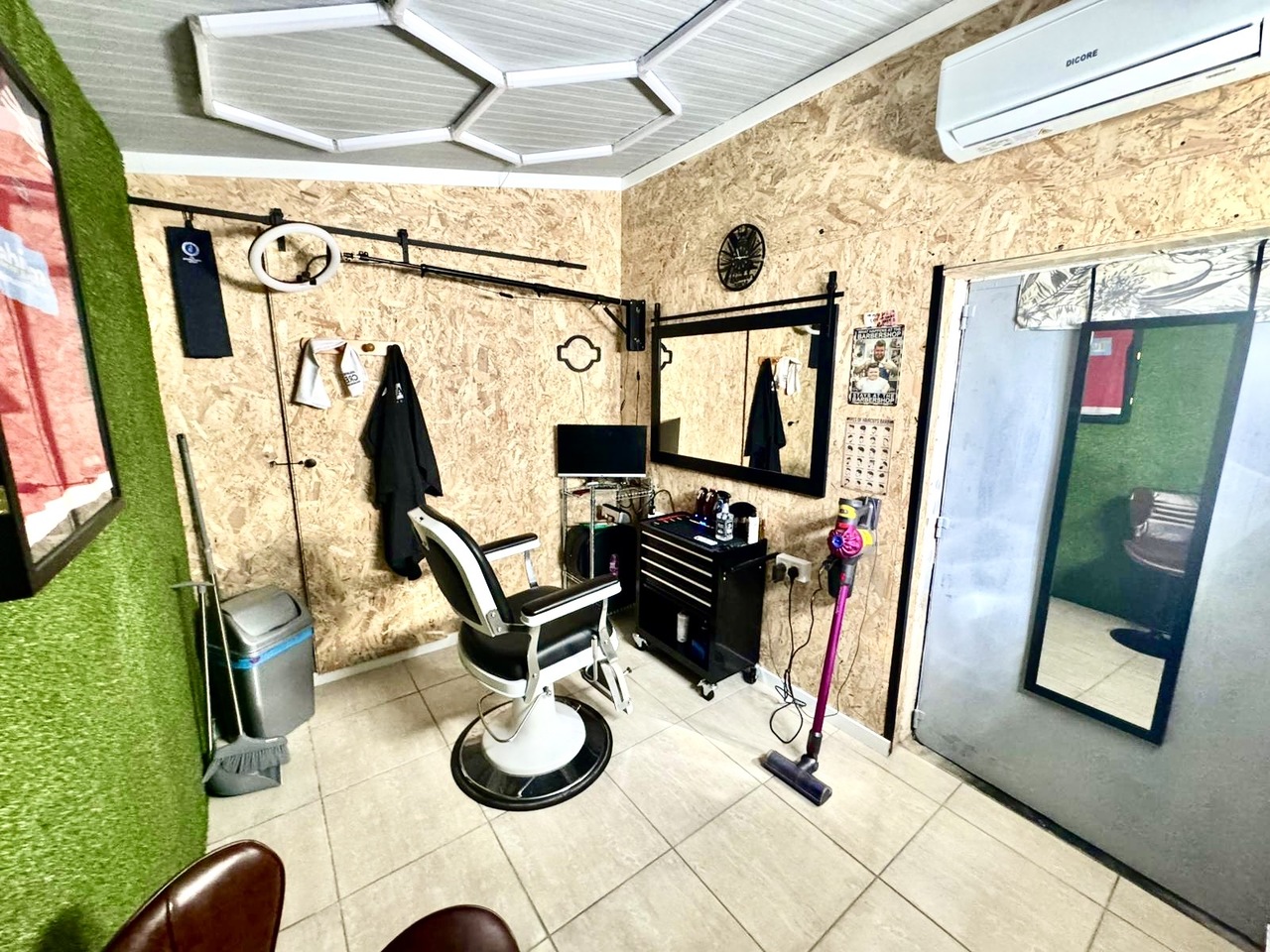 Master bedroom in commercial for sale in San Miguel de Salinas