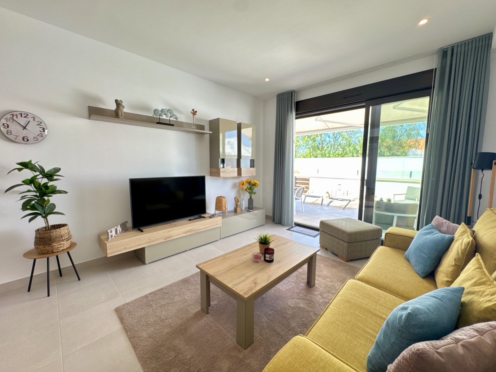 Garden in apartment for sale in Pilar de La Horadada