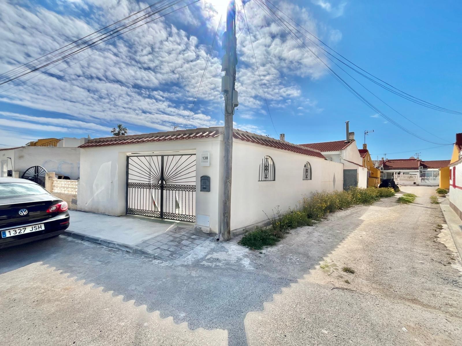 Terrace in bungalow for sale in Torrevieja