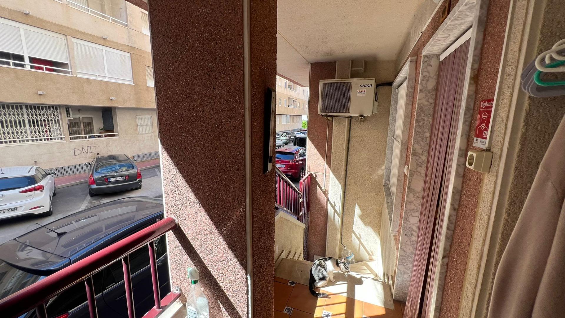 Bedroom in apartment for sale in Torrevieja