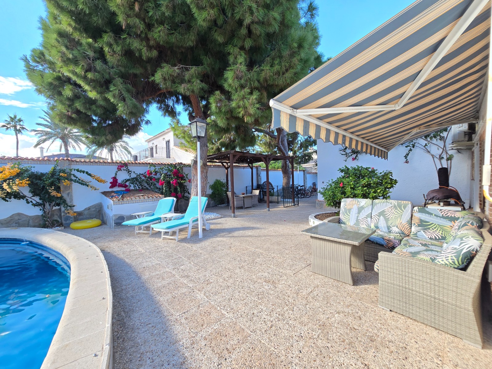 Exterior view in villa for sale in Orihuela Costa