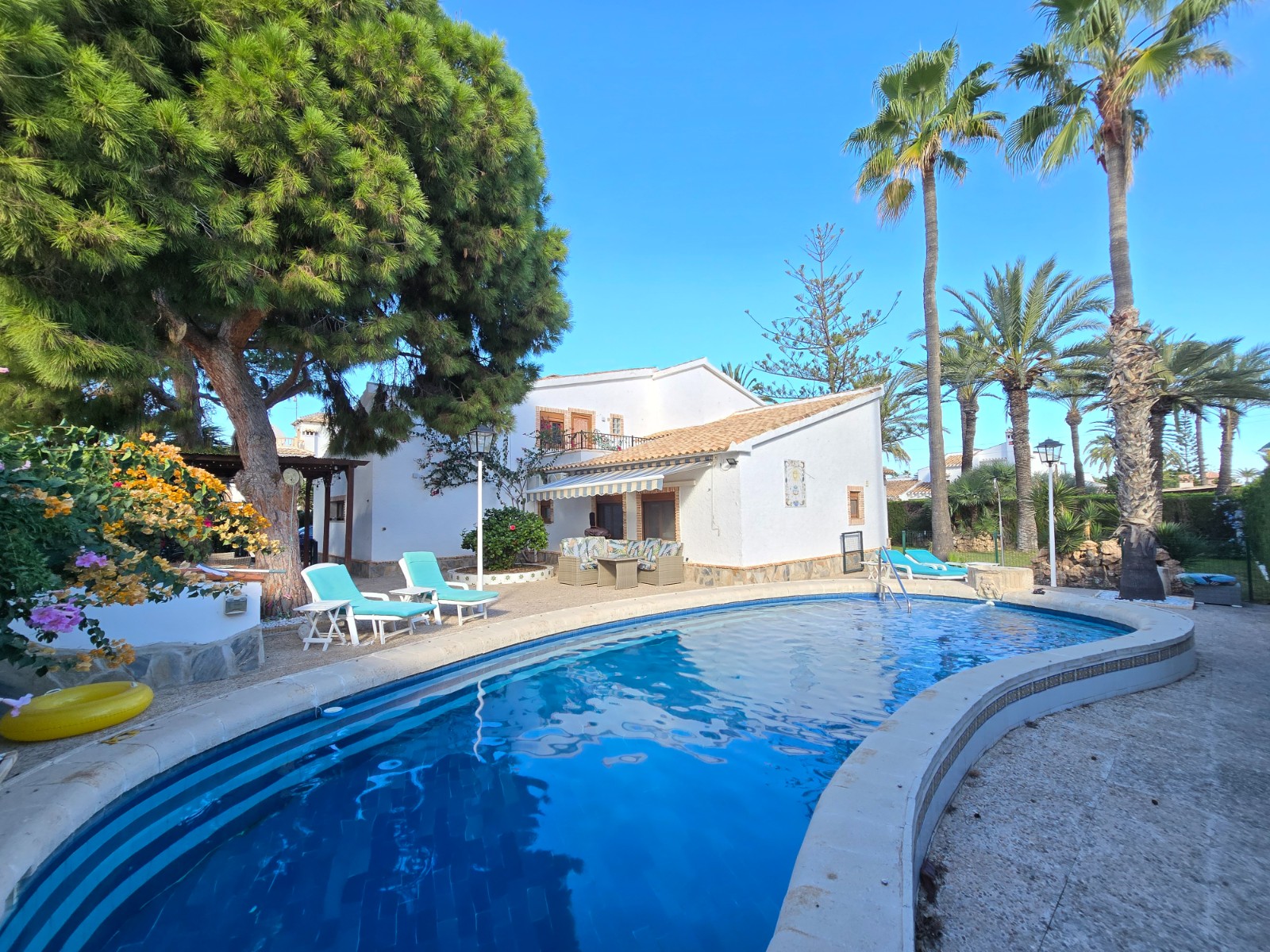 Kitchen in villa for sale in Orihuela Costa