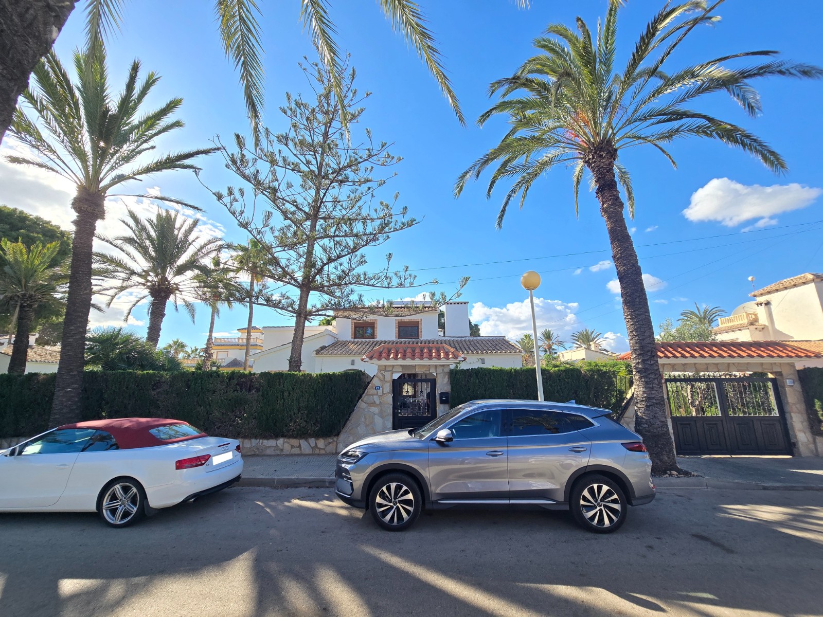 Stor Villa med Privat Pool og Strandnær Beliggenhed i Cabo Roig | RE-128124
