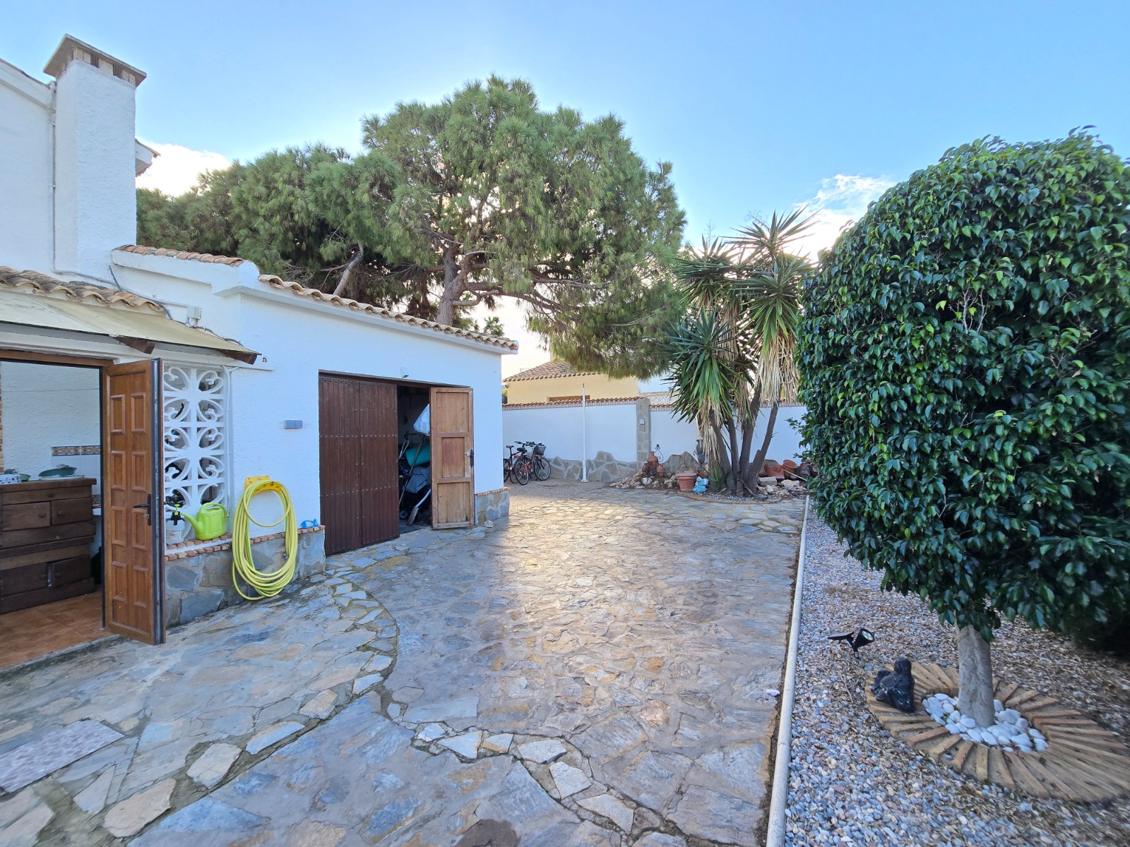 Terrace in villa for sale in Orihuela Costa