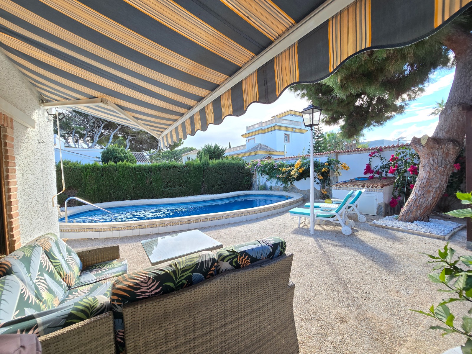 Bedroom in villa for sale in Orihuela Costa