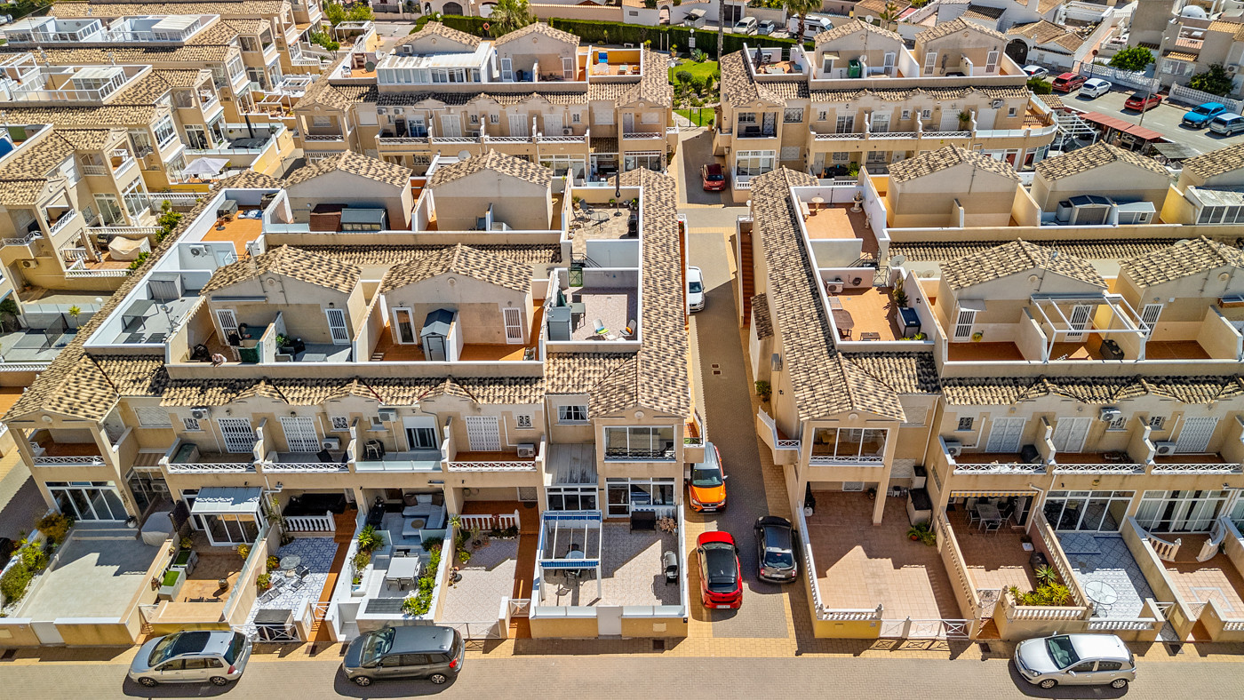 Pool area in bungalow for sale in Orihuela Costa