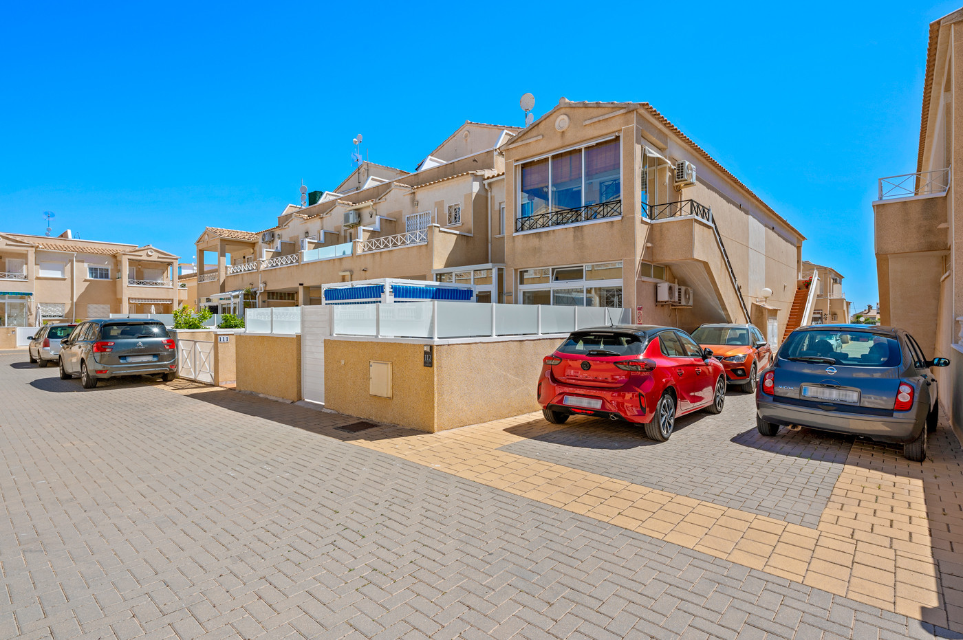 Garden in bungalow for sale in Orihuela Costa