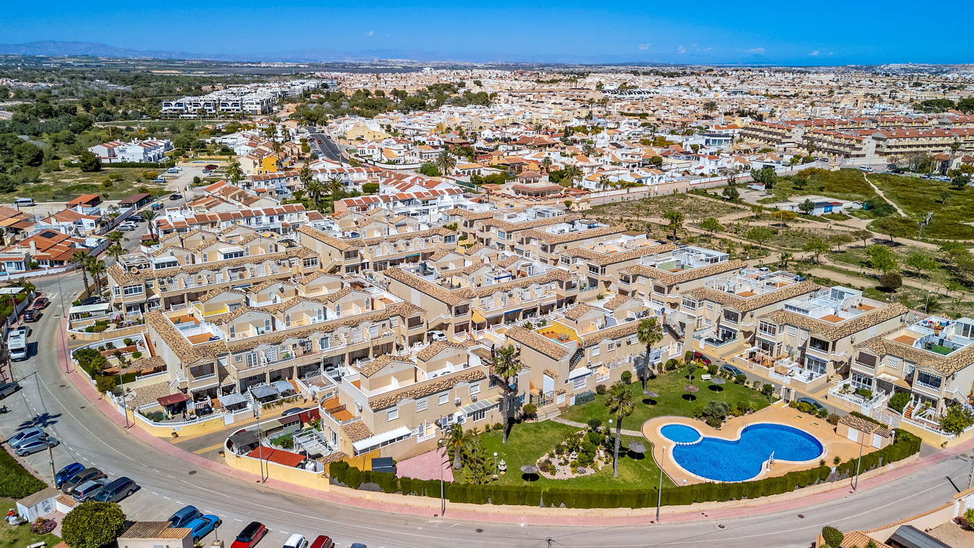 Dining area in bungalow for sale in Orihuela Costa