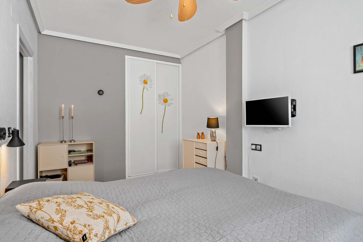 Bedroom in bungalow for sale in Orihuela Costa