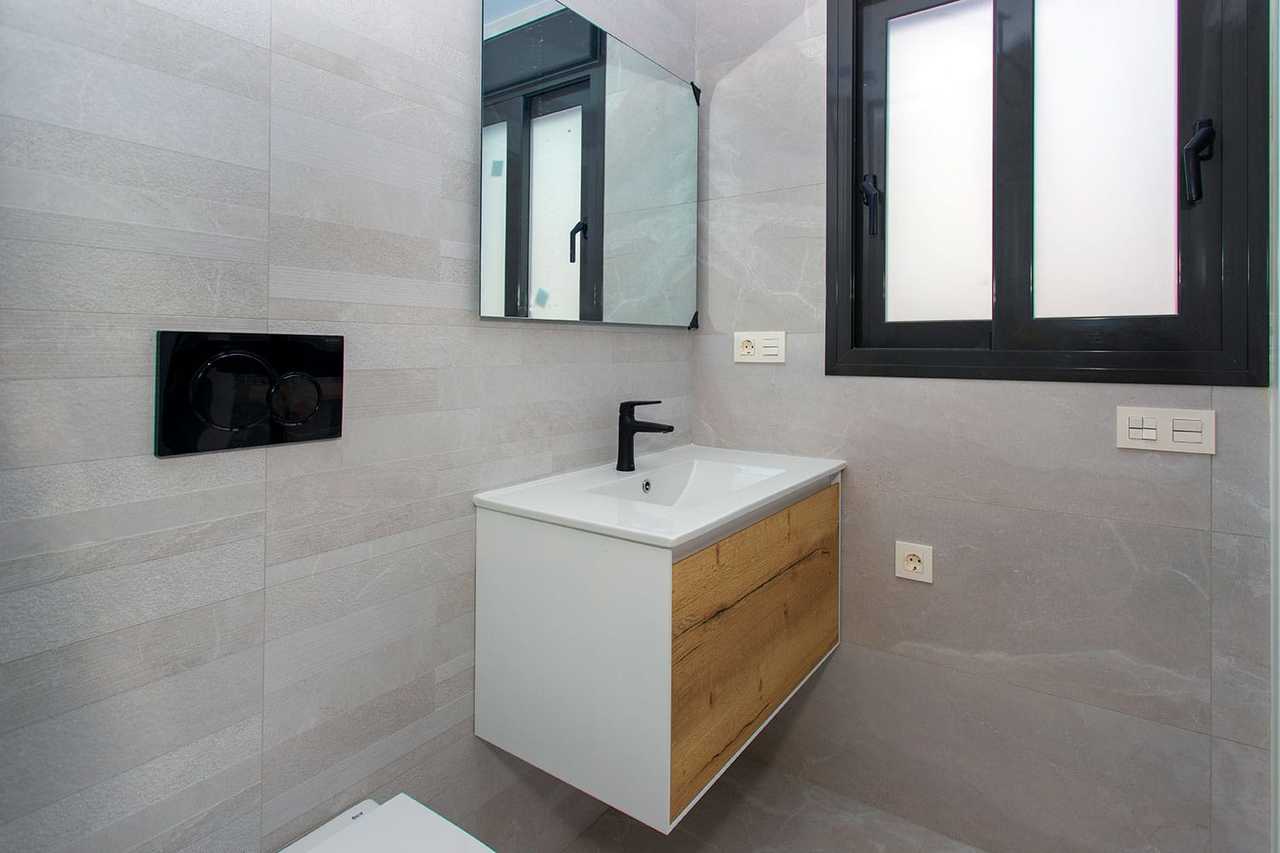 Master bedroom in apartment for sale in Torrevieja